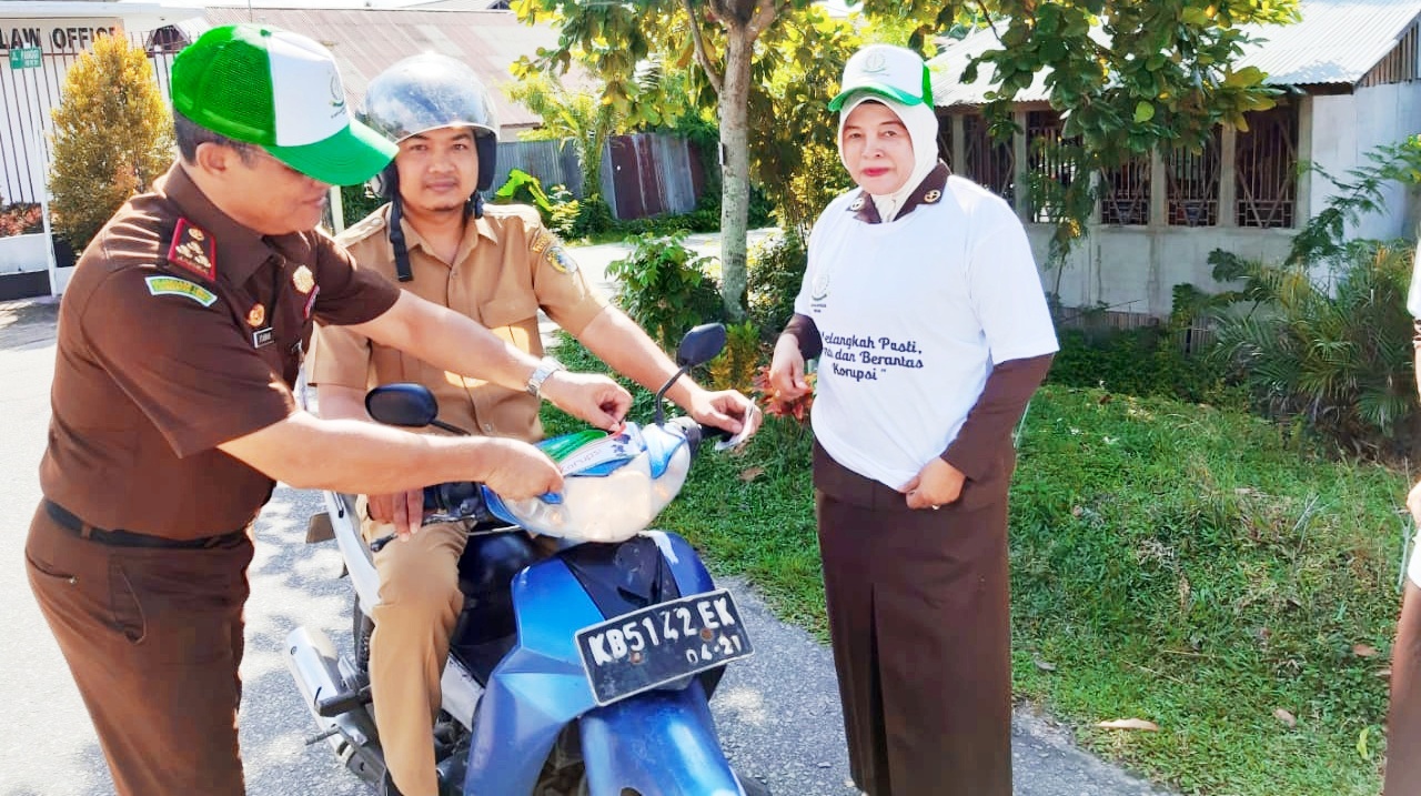 Peringati HAKI, Kejari Sintang Tidak Pilih Kasih Tangani Kasus Korupsi!