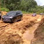 Rusak Parah! Warga Binjai Hulu Minta Jalan yang Bagus dan Aspal ke Gubernur Kalbar