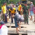 TNI-Polri dan Warga Perbaiki Jembatan Rusak, Halo Pemkab Sintang?
