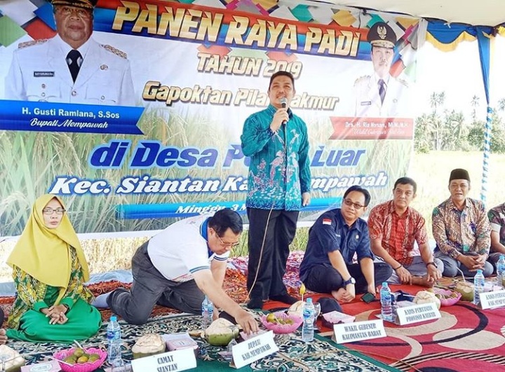 Ria Norsan Ajak Petani Kalbar Gunakan Alat Modern