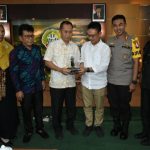 Pertimbangkan Hak Anak