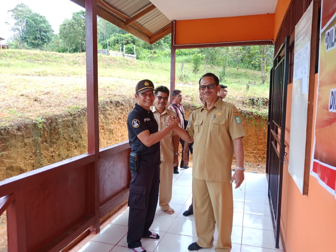 Kapolsek Ambalau Monitoring UNBK