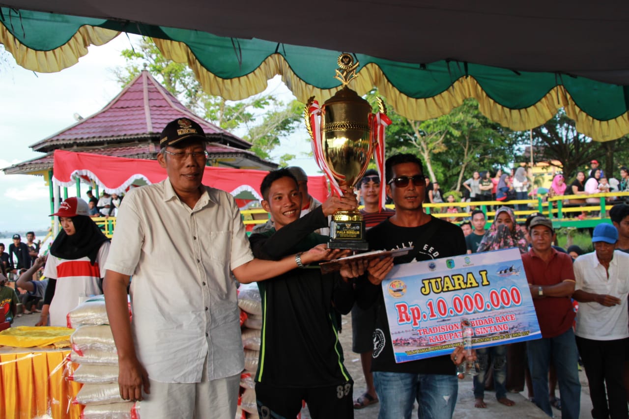 Harjad Kota Sintang, Sekadau Raih Juara Pertama Sampan Bidar