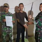 Dengan Ikhlas, Lisman Serahkan Senjata ke TNI