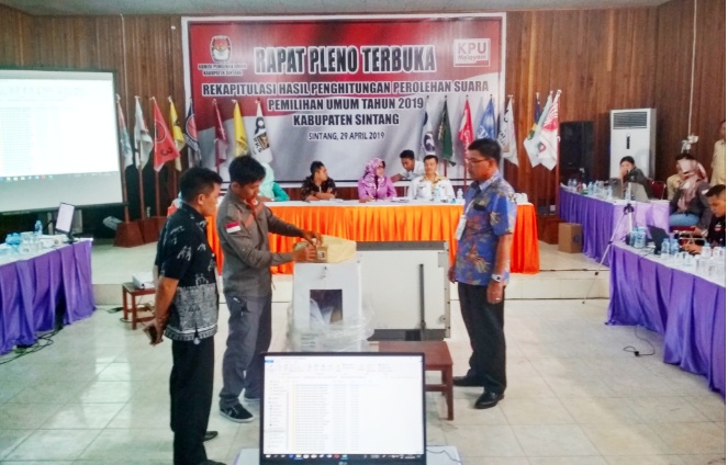 14 Kecamatan, Baru 10 Selesai Diplenokan KPU Sintang