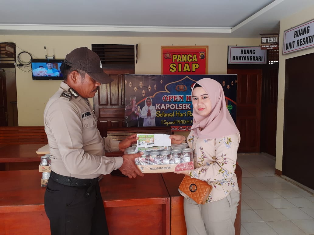 Sambut Idul Fitri 1440 H, Polsek Sepauk Berbagi Bingkisan ke Purnawirawan Polri