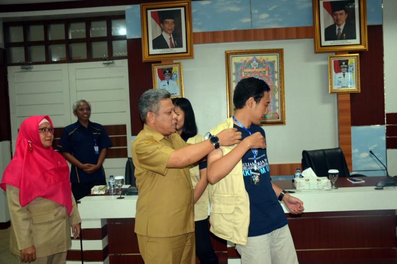 Mahasiswa UGM Kuliah Kerja di Rasau Jaya