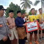Sujiwo Tutup Turnamen Voli Rasau Jaya Cup