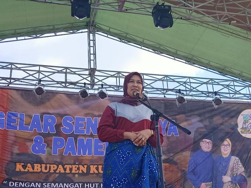 Rosalina Ingin Motif Gelombang Muare Semakin Dikenal