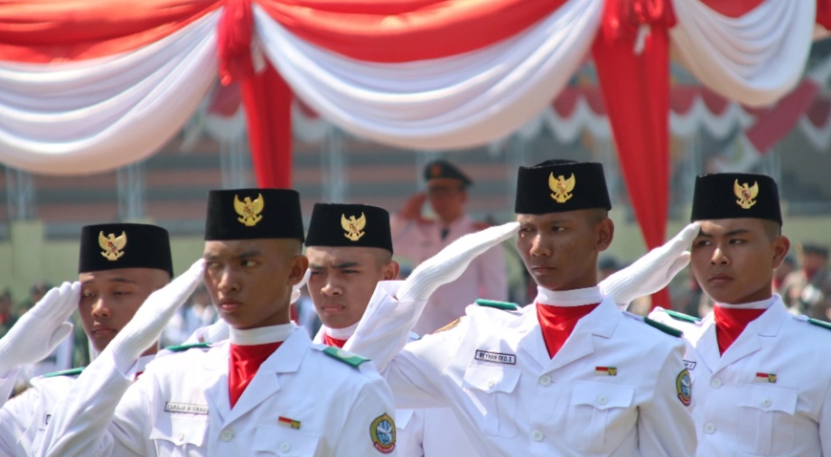 Hari Kemerdekaan, Edi Ajak Warganya Perangi “<i>Kebodohan<i>“
