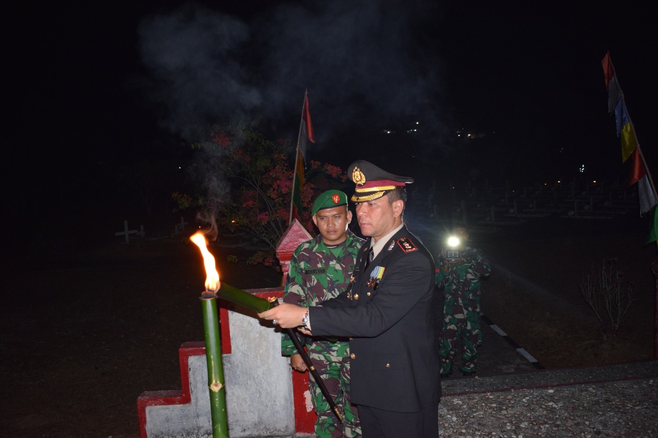 Mengenang Jasa Pahlawan, AKBP Adhe Hariadi Pimpin Apel Renungan Suci di TMP Syuhada Pertiwi