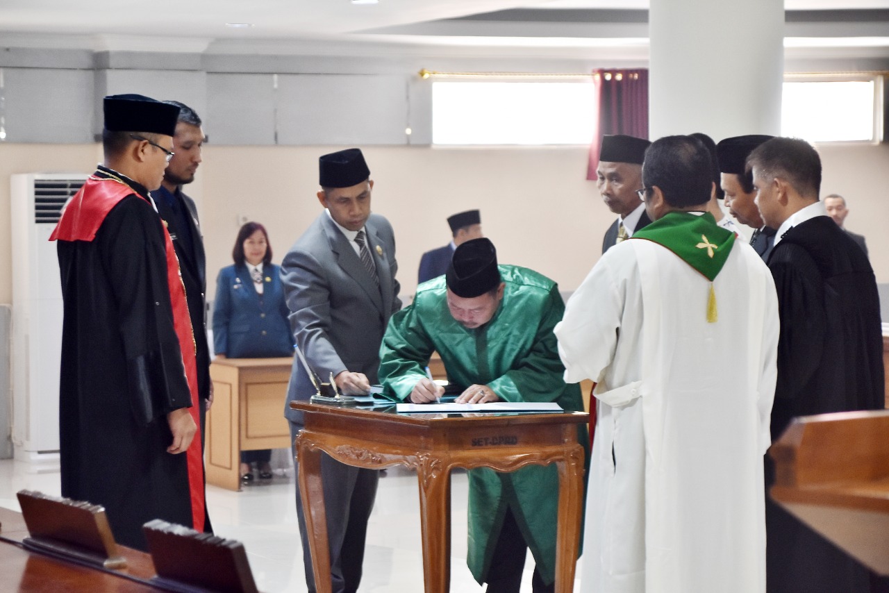 SAH! 40 Anggota DPRD Sintang Periode 2019-2024 Resmi Dilantik