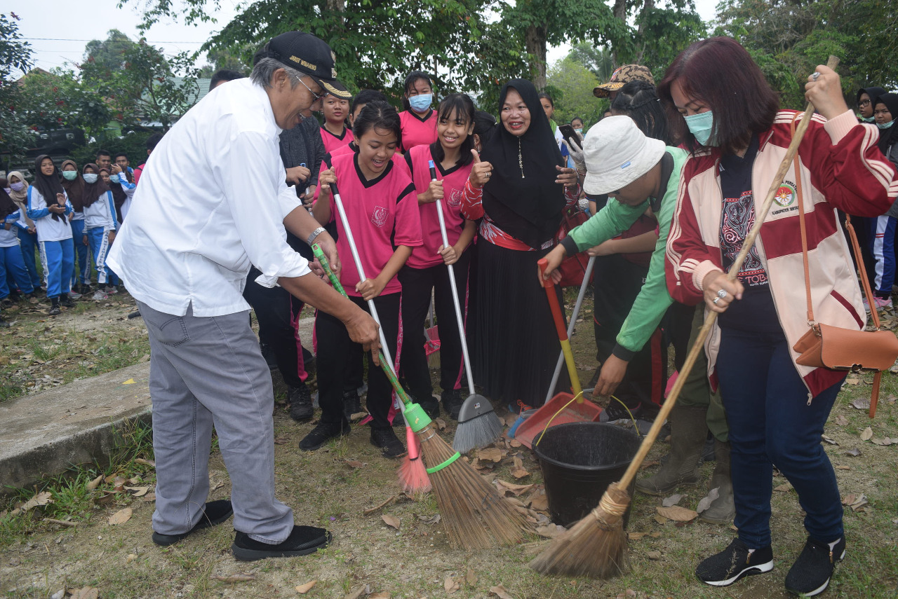 Jarot – Yosepha Galakkan <i>“Jumat Bersih”</i>