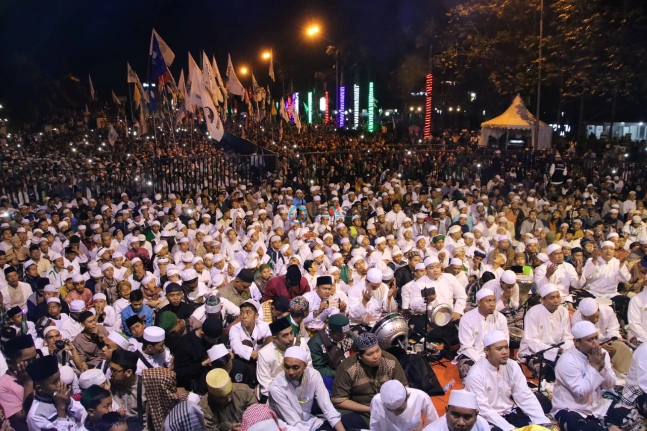 Ribuan Umat Islam Padati Pontianak Bershalawat