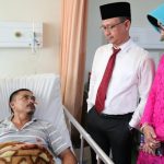 Pasca Ditusuk Orang Gila, Edi Pastikan Kesehatan Petugas Dinsos Mulai Membaik