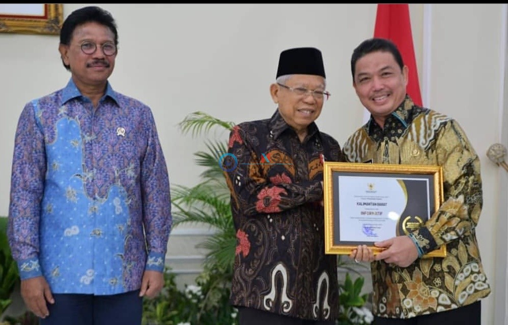 KH Ma’Ruf Amin Anugerahi Kalbar Sebagai Badan Publik Informatif