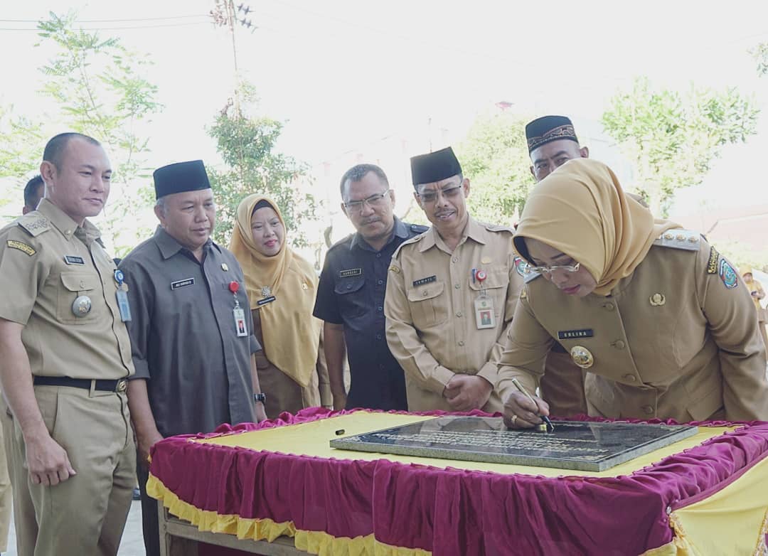 Kantor Lurah Sungai Pinyuh Diresmikan, Erlina: Dijaga, Dirawat, dan Dimanfaatkan dengan Baik