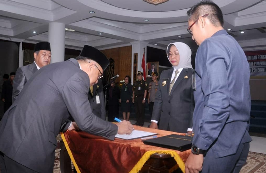 Bupati Mempawah Lantik 4 Pejabat Tinggi Pratama, Ini Daftar Namanya