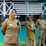 Apel Pagi, Bupati Erlina “Semprot” Kadiskes PPKB, Minta Aturan Perbup dan Kebersihan Diperhatikan