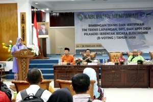 Jelang Pilkades, Bupati Erlina Ingatkan KPPS Netral