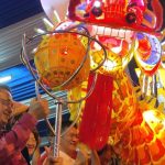 Ribuan Warga Saksikan Naga Bersinar