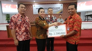 Bupati Karolin Edukasi Perpajakan Kepada Kepala Desa