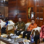 Camat Perbatasan Curhat Pembangunan dengan Cornelis