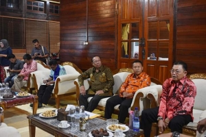 Camat Perbatasan Curhat Pembangunan dengan Cornelis