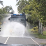 Jalan Utama dan Kantor Bupati Mempawah Disemprot Disinpektan Pakai Water Cannon