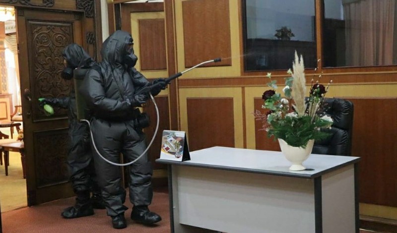 Cegah Covid-19, Ruang Kerja Gubernur dan Wagub Kalbar Disterilkan dengan Disinfektan