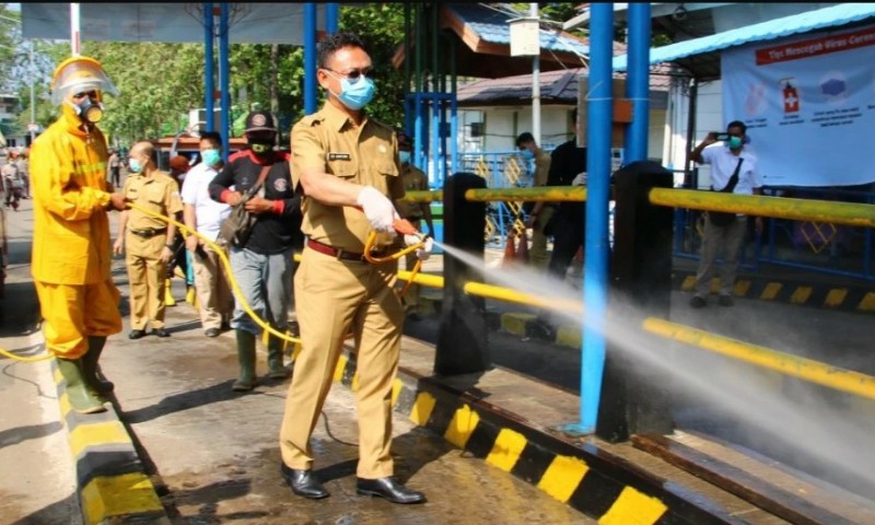Pemkot Semprot Disinpektan dan Berikan Bantuan ADP Hingga Sembako