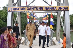 Jembatan Gantung Nanga Ungai Diresmikan