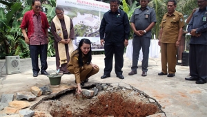 Pemkab Landak Renovasi Gereja Salib Suci Ngabang