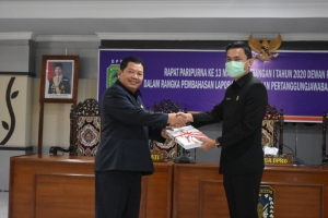 Wabup Sampaikan LKPJ Bupati Sintang Tahun 2019 ke DPRD