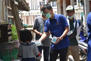 Ketua DPRD dan Fraksi NasDem Bagikan Masker Gratis di Pasar Masuka