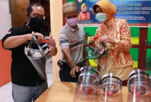 Pengrajin UMKM Ikut Pelatihan Buat Face Shield