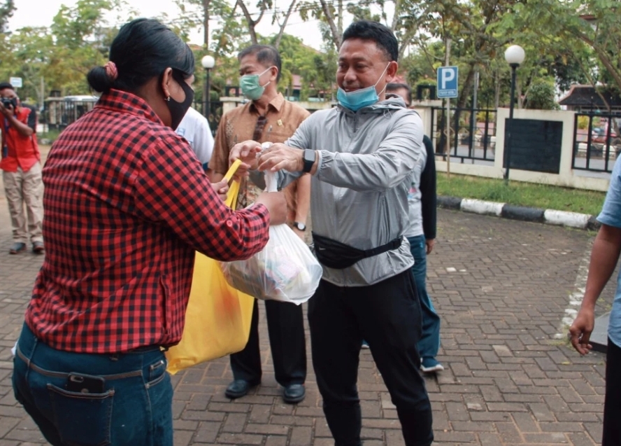 120 Karyawan Korban PHK Dapat Bantuan Sembako