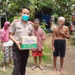 Serdik Dewa Ngakan Arinata Bagikan Sembako di Kuala Secapah