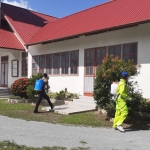 Cegah Covid-19, Mantan Wakapolres Mempawah Ini Semprot Gereja dengan Disinpektan