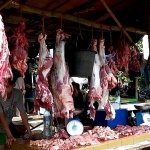 Jelang Idul Fitri, Stok Daging Sapi dan Ayam Melimpah, Pedagang Khwatir Daya Beli Turun Akibat Covid-19