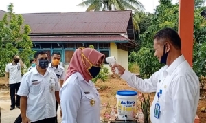 Silaturahmi ke Dinas Pertanian, Suhu Tubuh Bupati Mempawah Dicek
