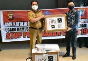 SMK Santa Maria Bantu APD ke Pemkot