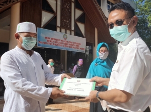 Guru Ngaji, Fardhu Kifayah, Posyandu dan RT/RW Terima Bantuan Pemkot