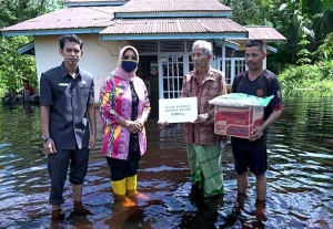 Bupati Erlina dan DPRD Kompak Tinjau dan Bantu Korban Banjir di Desa Pasir