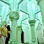 Bupati Erlina Terpesona dengan Keindahaan Ornamen Masjid Agung Al-Falah