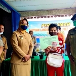 Lagi, Bupati Erlina Pantau Penyaluran BLT DD dan Sosialisasikan Tatanan New Normal