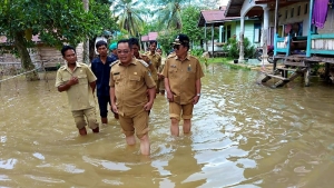 Askiman Akui Pemkab Sintang Lamban Tangani Bencana Banjir