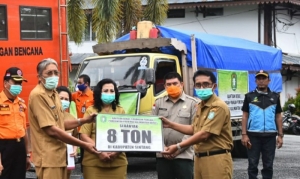 Pemprov Kalbar Bantu 8 Ton Beras untuk Korban Banjir di Sintang