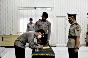 AKBP Tulus Sinaga Pimpin Sertijab Lima Perwira Polri