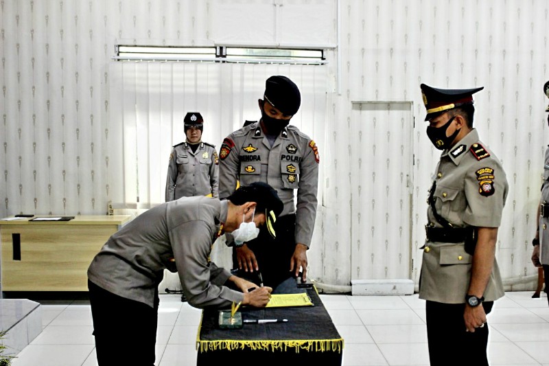 AKBP Tulus Sinaga Pimpin Sertijab Lima Perwira Polri